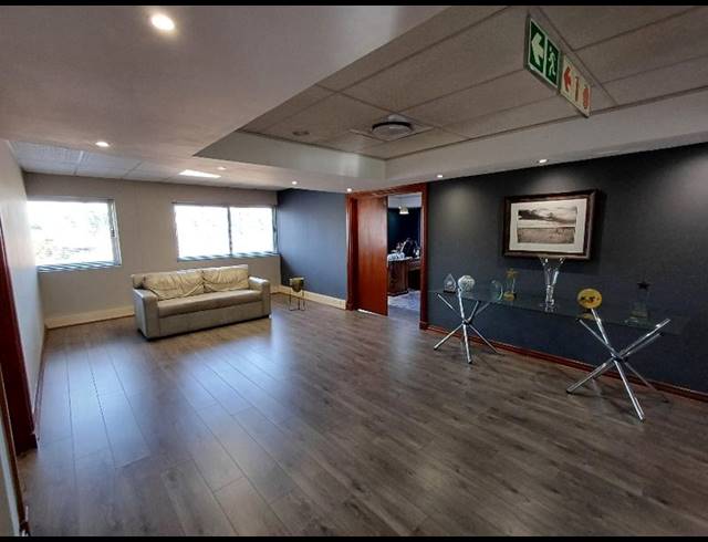 BUSINESS PROPERTY TO RENT IN KOSMOSDAL